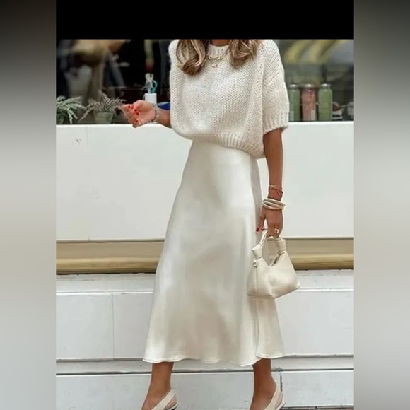 NWT Satin Mermaid Skirt In Champagne Size Medium - Picture 3 of 14